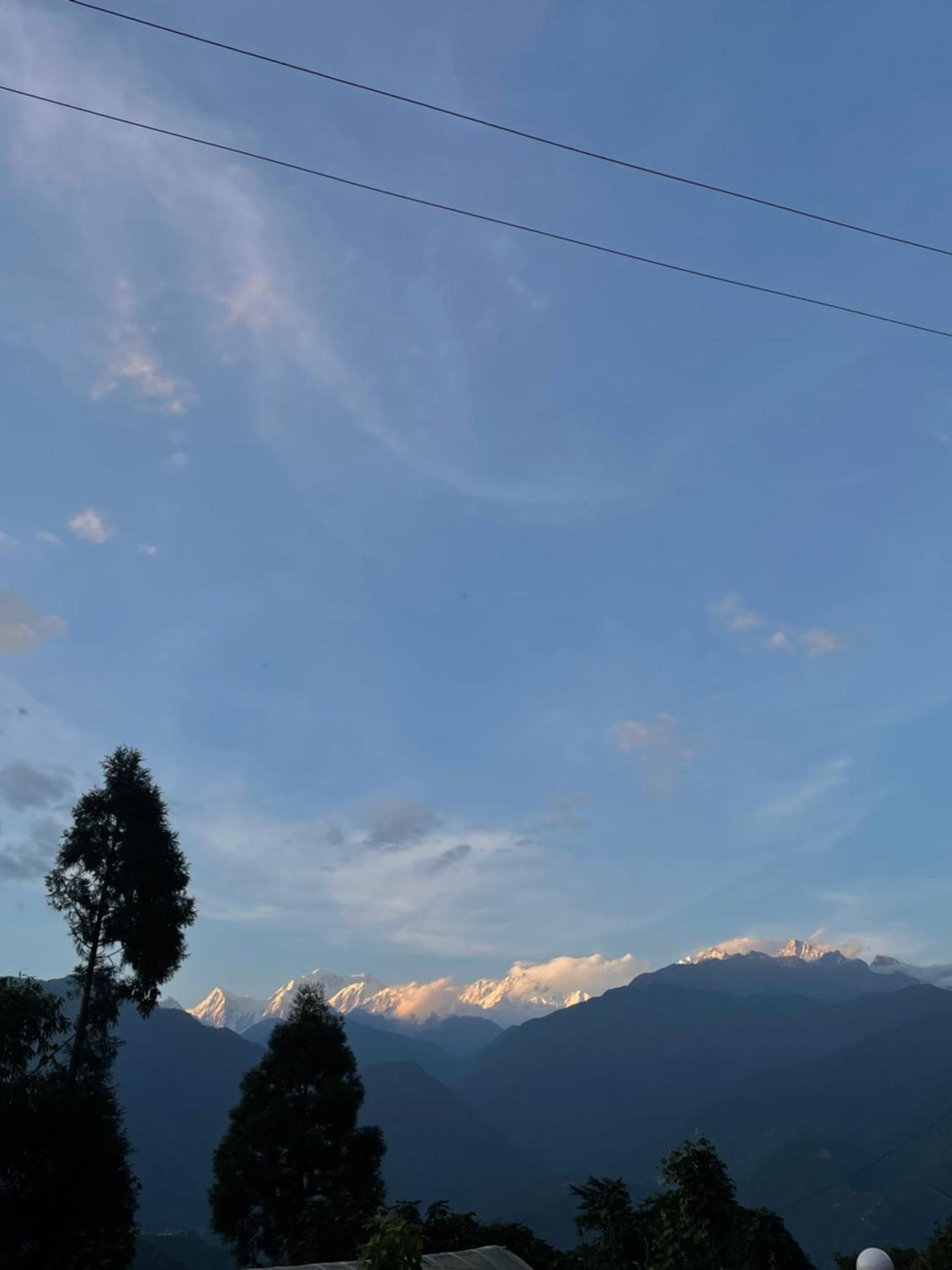Auberge de jeunesse Wake In Himalayas à Pelling Extérieur photo