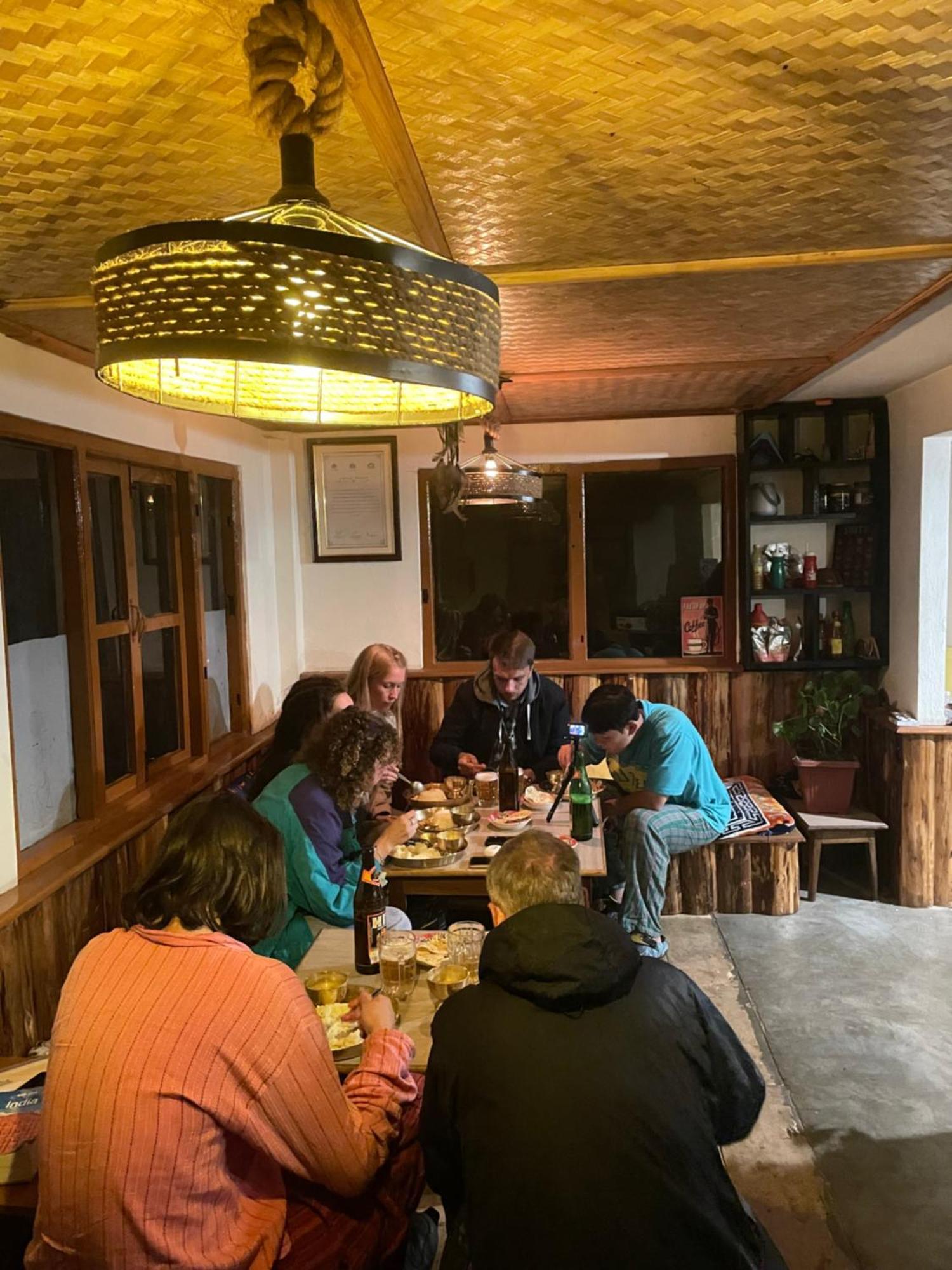 Auberge de jeunesse Wake In Himalayas à Pelling Extérieur photo