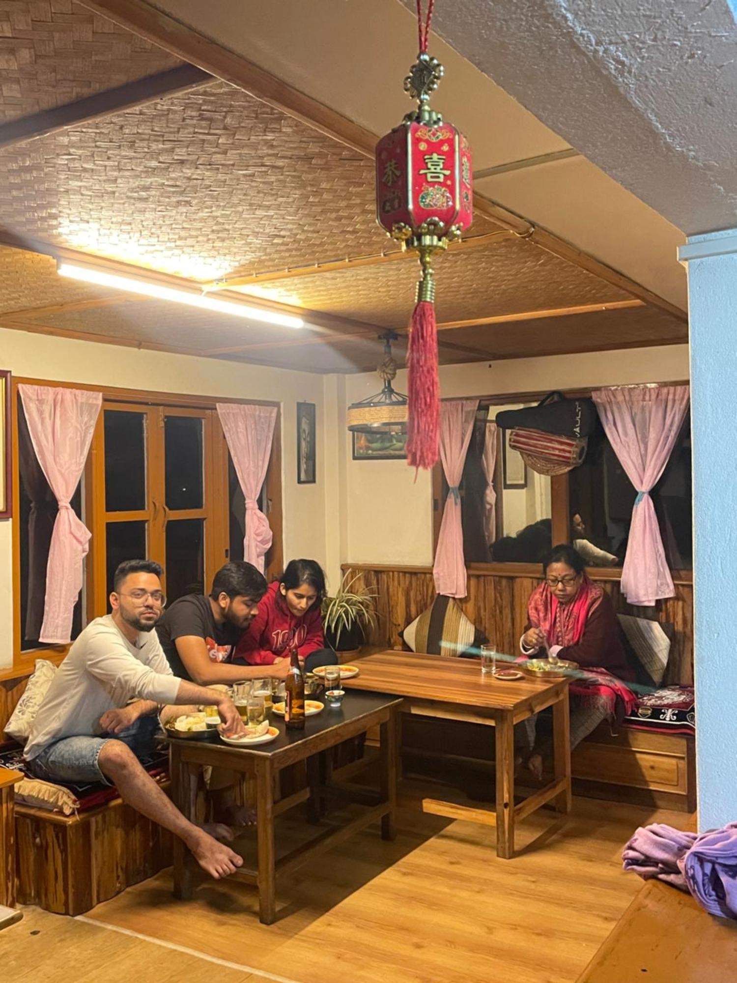 Auberge de jeunesse Wake In Himalayas à Pelling Extérieur photo