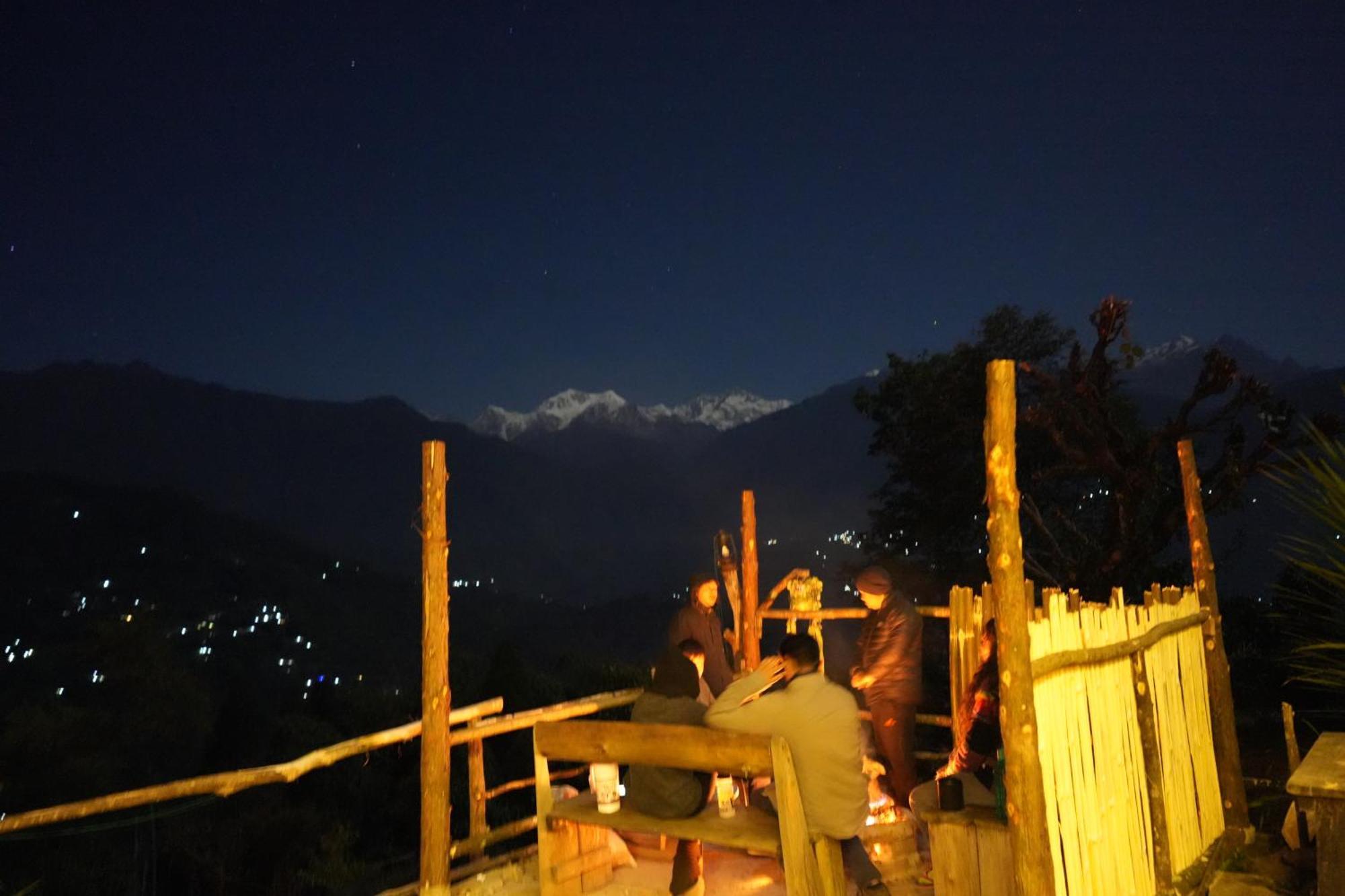 Auberge de jeunesse Wake In Himalayas à Pelling Extérieur photo