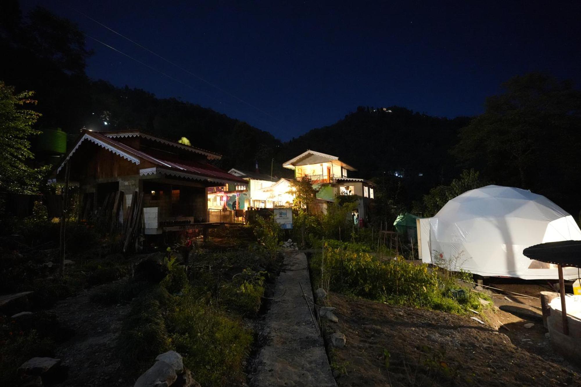Auberge de jeunesse Wake In Himalayas à Pelling Extérieur photo